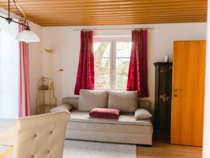 Ferienwohnung für 3 Personen, mit Seeblick und Balkon sowie Ausblick und Garten in Steinbach am Attersee - 2