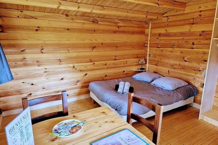 Gîte pour 2 personnes, avec jardin dans Rochetrejoux - 3