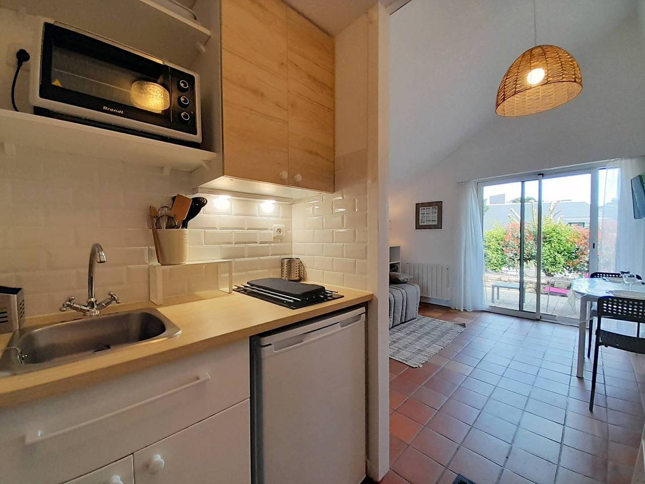 Entire studio, Cozy Studio in Carnac - Near Beach & Thalassotherapy - Terrace & Garage Included in Carnac, Côte des Mégalithes
