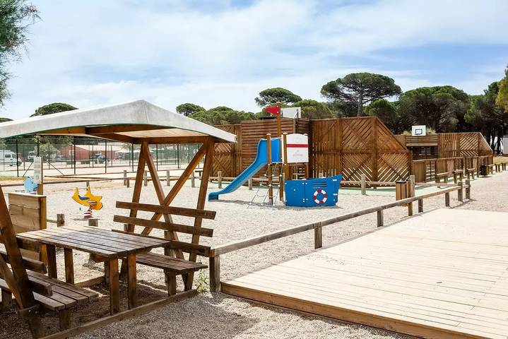 Mobile home | Classic | 3 bdr. | 6 pers. | Covered Decking | A/C in Hyeres, Parc national Port-Cros