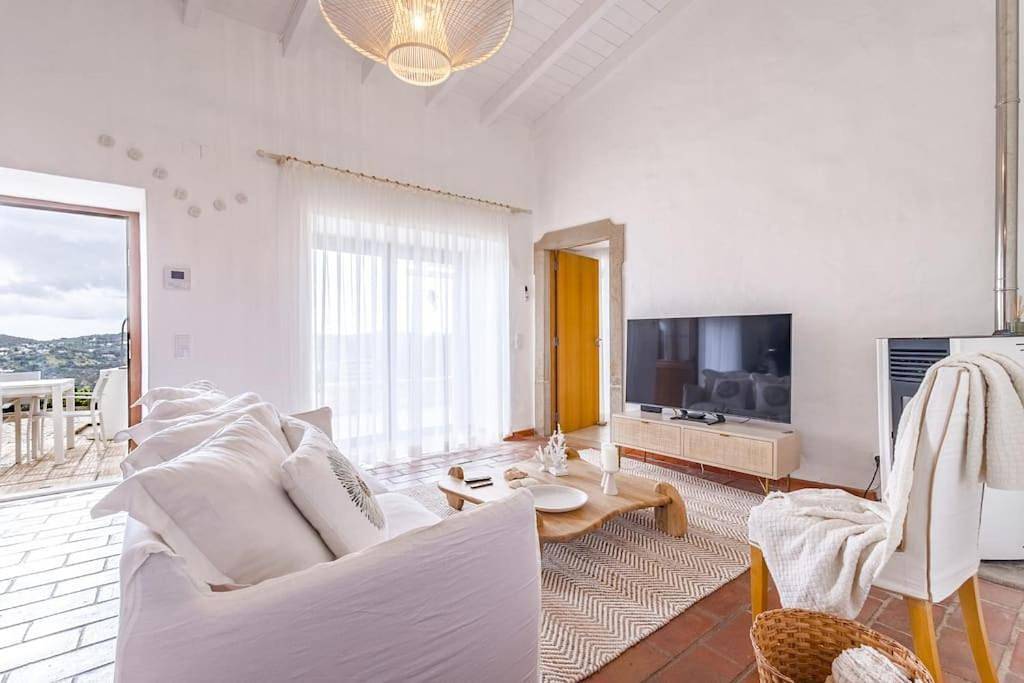 Three-Bedroom House in São Brás de Alportel, Faro Distrikt