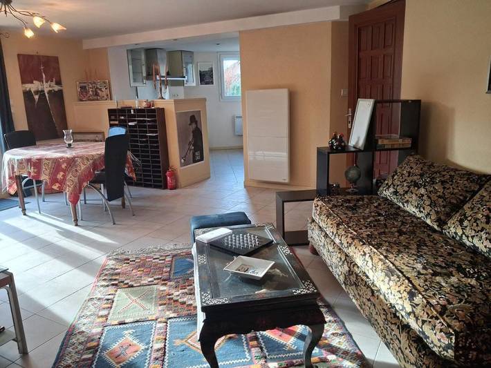 Location de vacances pour 3 personnes, avec jardin ainsi que vue et terrasse, animaux acceptés à Saint-Priest - 4