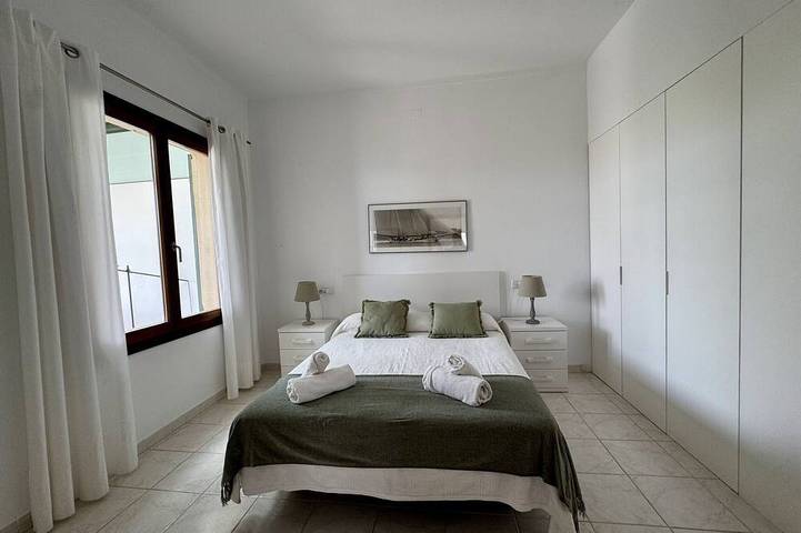 Ganze Wohnung, Sea front partment on Puerto Pollença Pinewalk, Kika in Port de Pollença, Pollença
