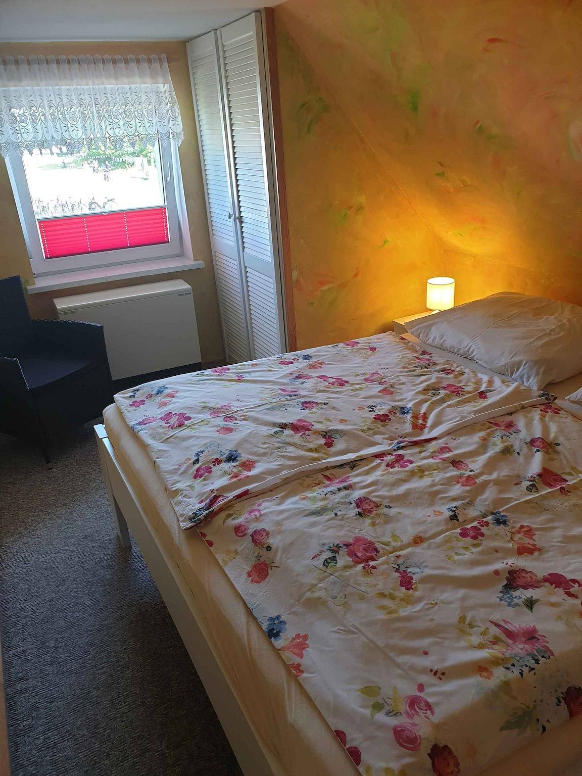 Geheel vakantieappartement, Vakantieappartement onder een rieten dak, slechts 100 m van het Oostzeestrand verwijderd in Neuendorf Hiddensee Island, Hiddensee