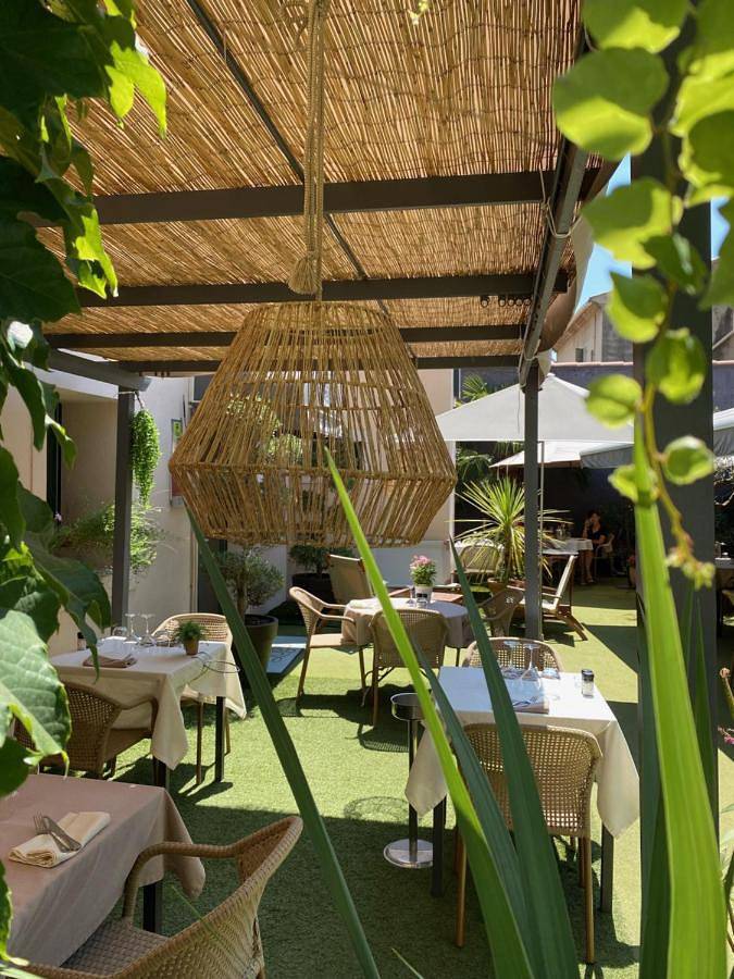 Hôtel pour 2 personnes, avec piscine ainsi que jardin et vue à La Bouilladisse - 4