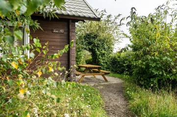 Gîte pour 4 personnes, avec jardin et vue sur le lac ainsi que vue et terrasse à Colleville
