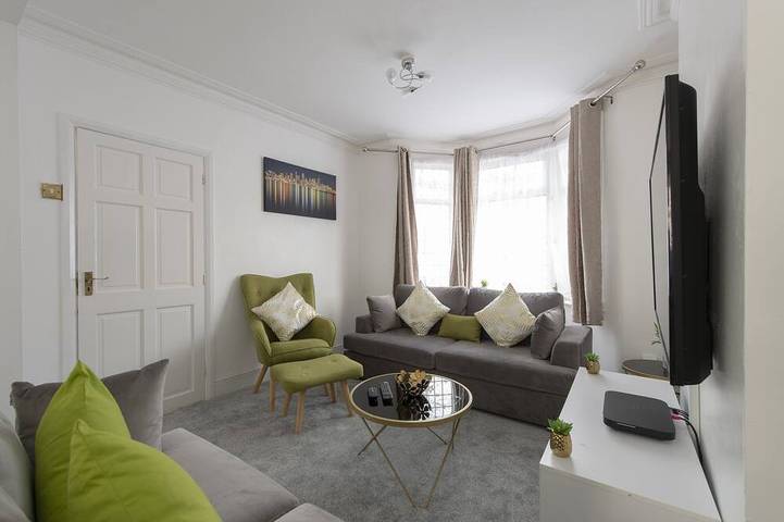 Holiday home for 7 people, with garden and hot tub in Greenwich