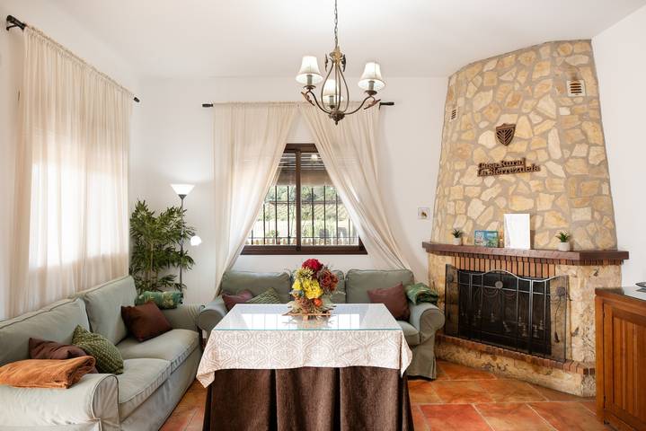 Country House 'La Sierrezuela - Families Only' with Mountain Views, Wi-Fi & Air Conditioning in Posadas, Córdoba Province