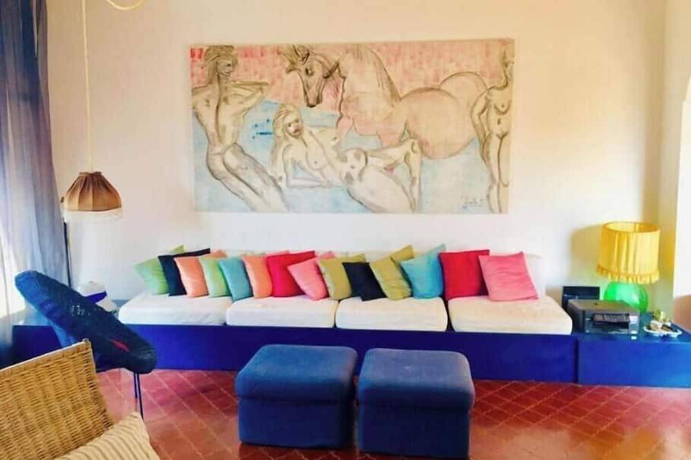 Ganze Wohnung, Spacious apartment in a villa with a fully equipped garden and a rooftop with a panoramic view in Ciraccio (Procida), Procida