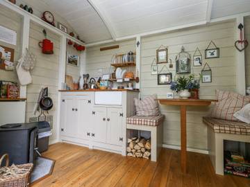 Hut for 2 People in Purbeck Heritage Coast, South West England, Photo 2