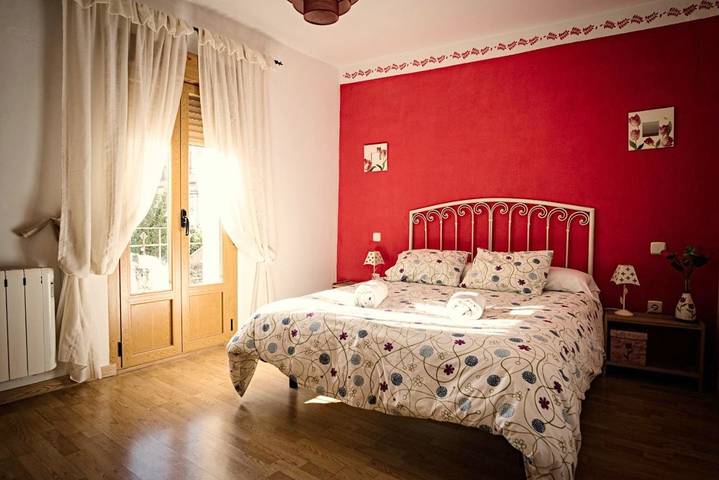 Casa rural para 8 personas, con vistas además de jardín y terraza, Se admiten mascotas en Torremocha del Campo