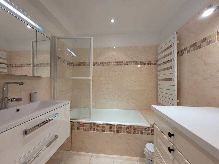 Entire apartment, Renovated apartment, 2 bedrooms, 2 bathrooms, balcony overlooking slopes in Pra-Loup, Uvernet-Fours