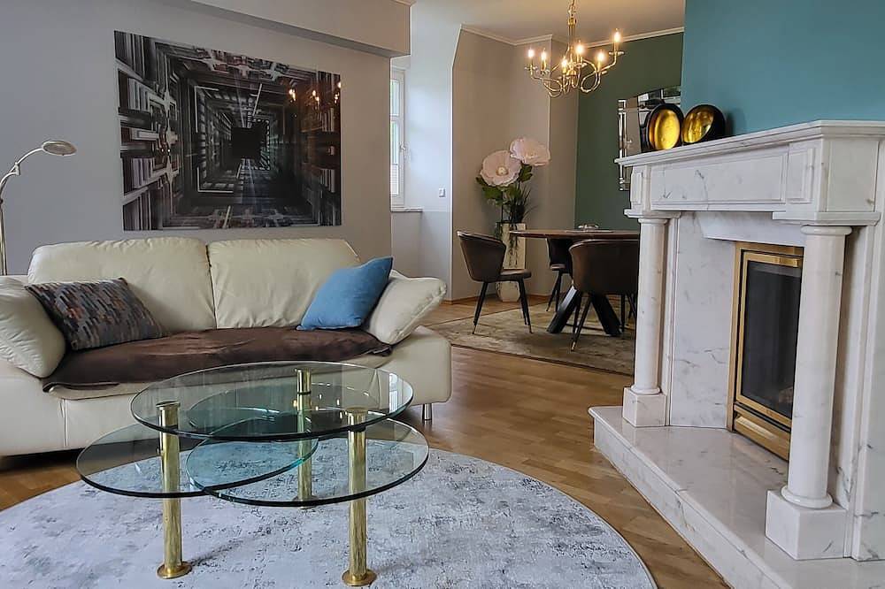 Ganze Wohnung, Apartment 'Anna' mit Balkon und Wlan in Hohen Neuendorf, Ruppiner Seenland