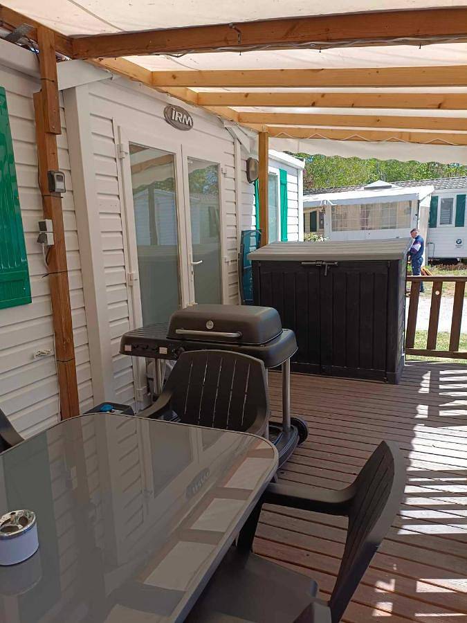 Camping pour 6 personnes, avec Terrasse et Piscine à La Roque-d'Anthéron - 4