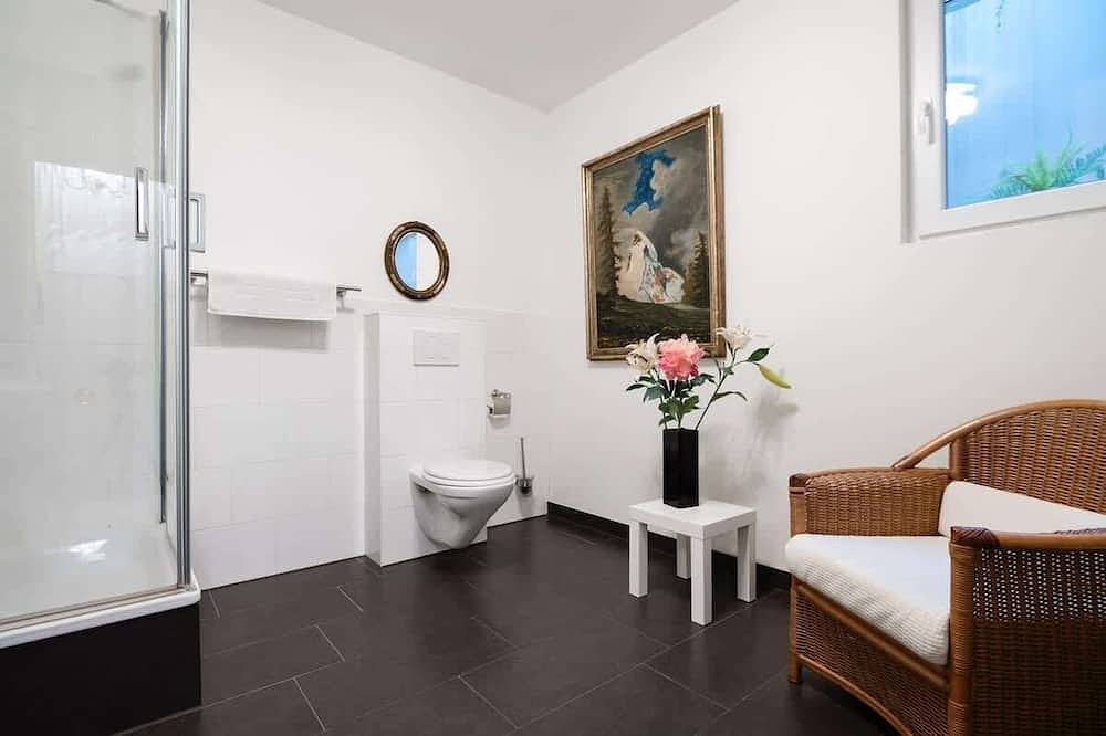 Ganze Wohnung, Beim Thoeny - schoenes Apartment mit privatem Zugang in Utting, Ammersee