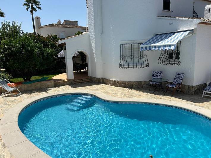 Chalet para 6 personas, con vistas además de piscina y jardín, Familias con niños en Las Marinas