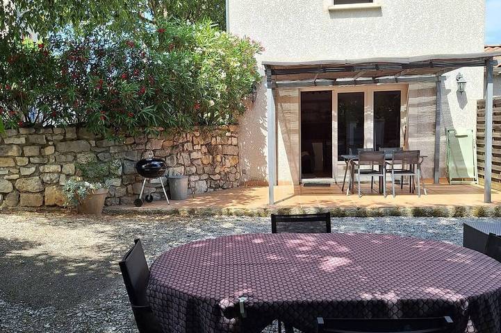 Maison de vacances pour 4 personnes, avec Terrasse et Jardin à Saint-Alban-Auriolles