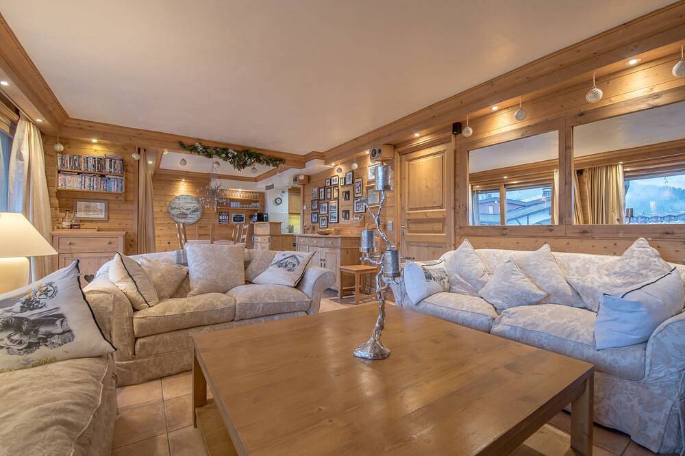 Superbe chalet ski aux pieds Jacuzzi Sauna Courchevel la Tania in La Tania, La Perrière