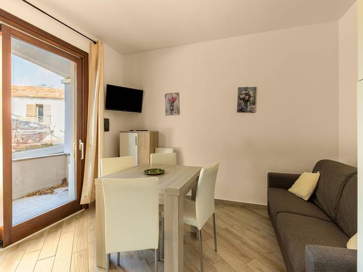 Appartamento intero, Climatizzato con giardino e posteggio privato in Muntiggioni, Badesi
