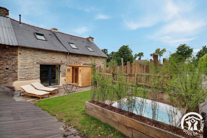 Gîte pour 2 personnes, avec Jacuzzi et Terrasse ainsi que Jardin et Sauna