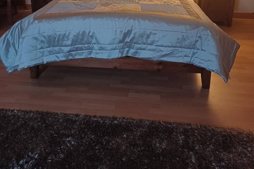 Deluxe double bedroom in a picturesque location just 25 minutes from Galway City in County Galway