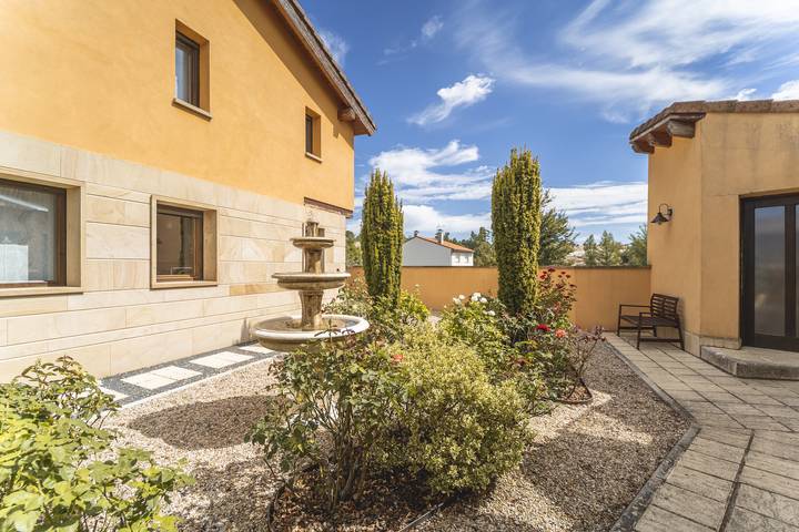 Chalet para 7 personas, con balcón y jardín en Tierras del Burgo - 2