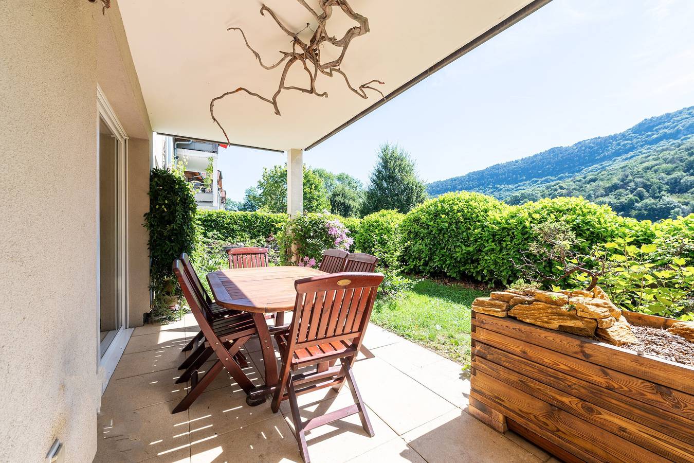 Apartamento entero, Apartamento vacacional "T3 Au Vert À 5 Min D'Annecy Centre" con terraza privada, jardín y Wi-Fi in Seynod, Annecy (commune)