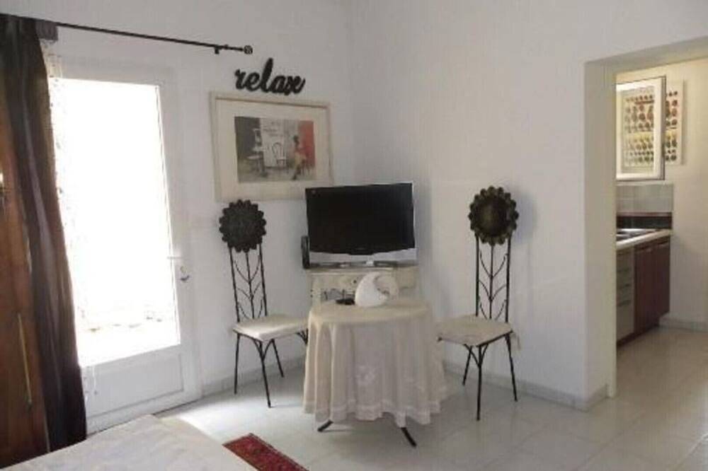 Appartement entier, Studio avec piscine Sarlat, pour 2 personnes in Sarlat-la-Canéda, Périgord Noir