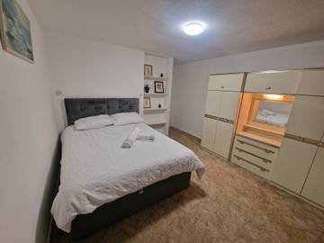 Holiday Rental for 6 People in Milton Keynes, South East England, Photo 2