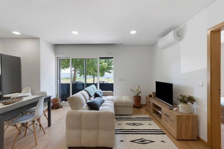 Entire apartment, Apartment 'Vale Viver' with Wi-Fi and Air Conditioning in Vila Chã, Codal e Vila Cova de Perrinho, Aveiro District