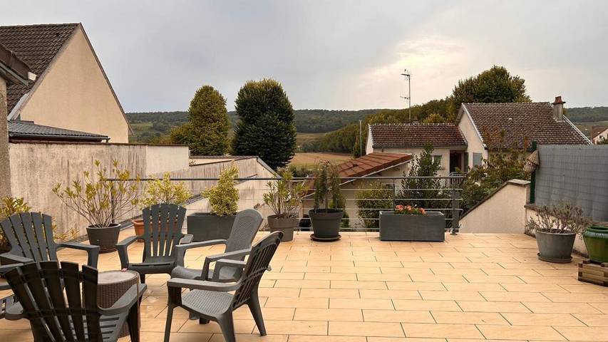 Location de vacances pour 7 personnes, avec Terrasse ainsi que Jardin et Vue à Damery