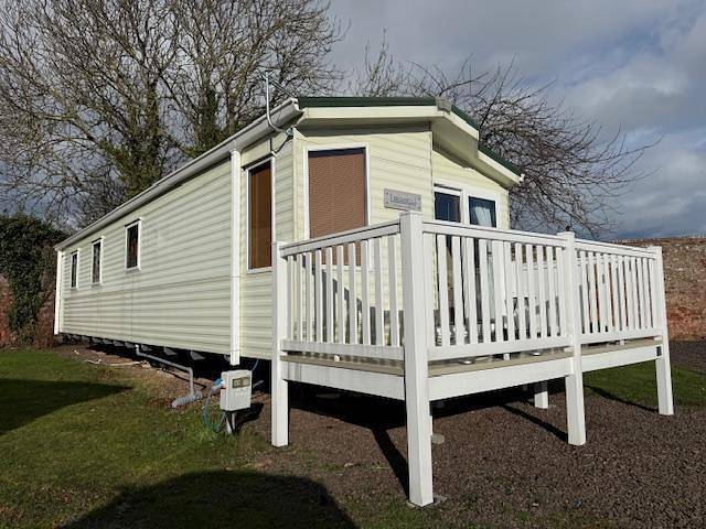 Cabin 6 sleeps 6, Patio, Pets, Edinburgh Festival in Edinburgh and Lothian