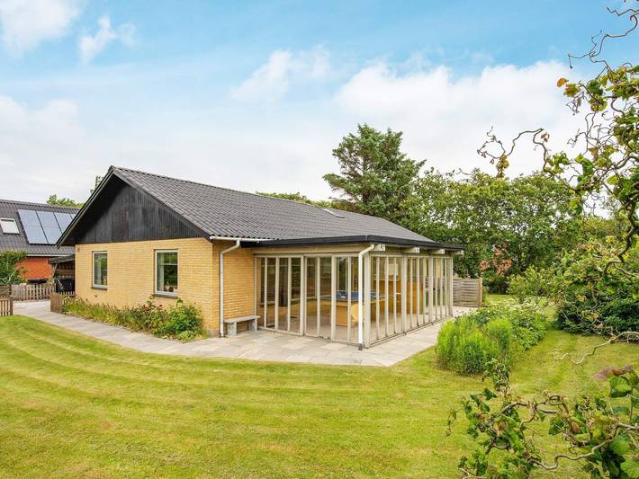 Ferienhaus für 8 Personen, mit Terrasse und Garten