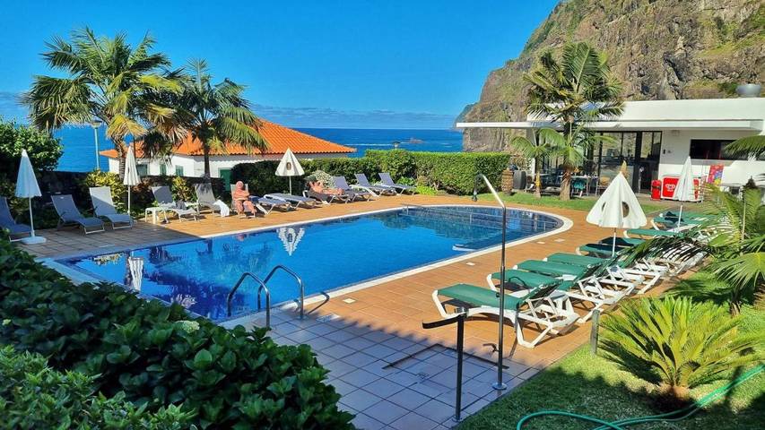 Apartahotel para 4 personas, con Balcón y Terraza además de Jardín y Piscina en Isla de Madeira