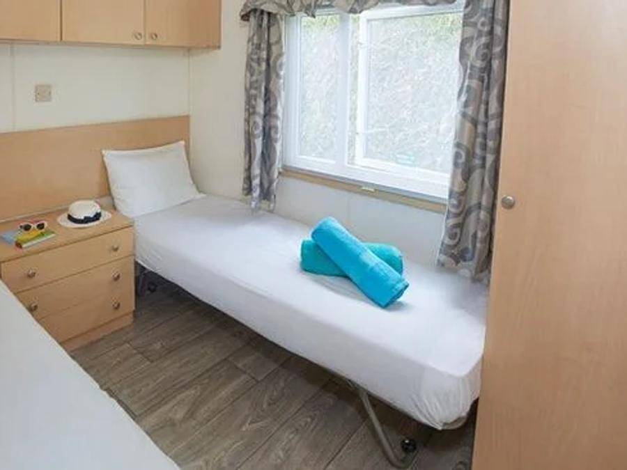 Camping Marvilla Parks - Kaatsheuvel - Stacaravan 8 personen - Stacaravan | Classic | 3 slaapkamers | 6/8 pers. | Terras met verhoging, niet overdekt in Kaatsheuvel, Noord-Brabant