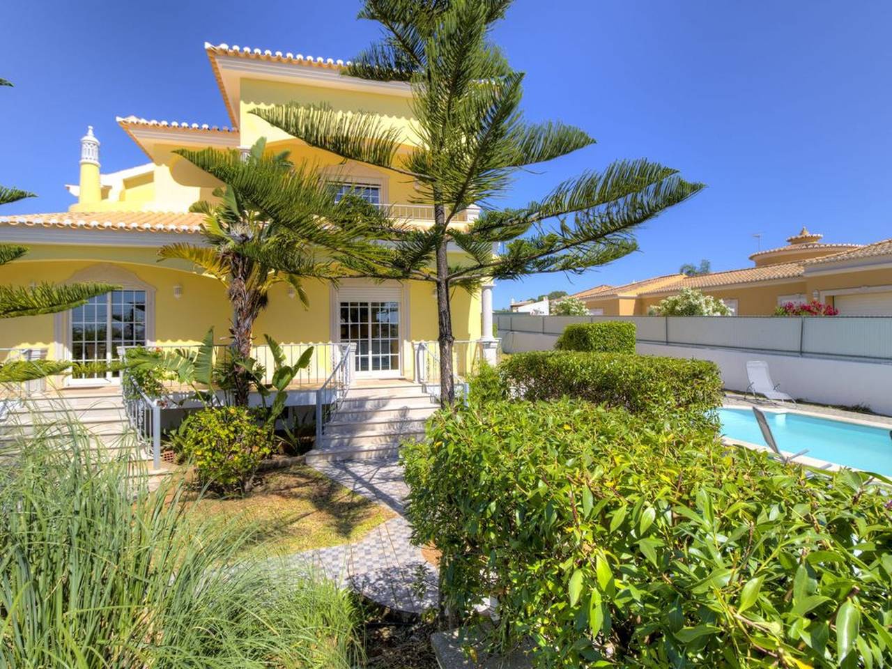 Villa für 12 Personen mit Balkon in Parchal, Estômbar e Parchal