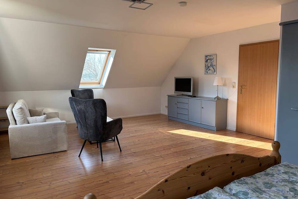 Ganze Wohnung, Ferienwohnung 3 - Falkenhagen: Ferienwohnungen und Kanuverleih in Dörpstedt, Eider-Treene-Sorge