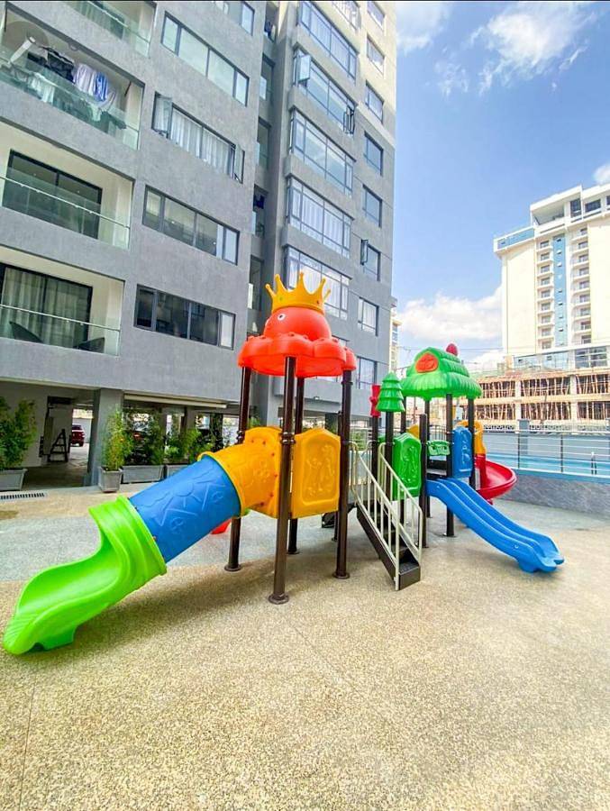 Entire apartment, Classy executive one bedroom apartment with amazing breathtaking city views ,child playground, swimming pool and fully equipped gym in Nairobi, Kenya