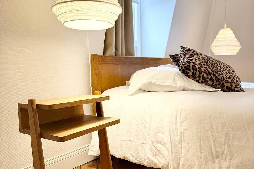 Ganze Wohnung, Whole apartment 90 m2 in the heart of the village of Halluin, ceiling height 3.5 m! in Halluin, Lille und Umgebung