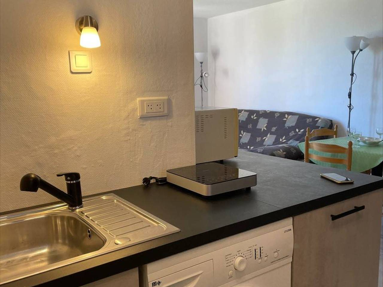 Entire apartment, 2-room apt with pool and parking, 850m from the beach in Saint Pierre la Mer, Fleury