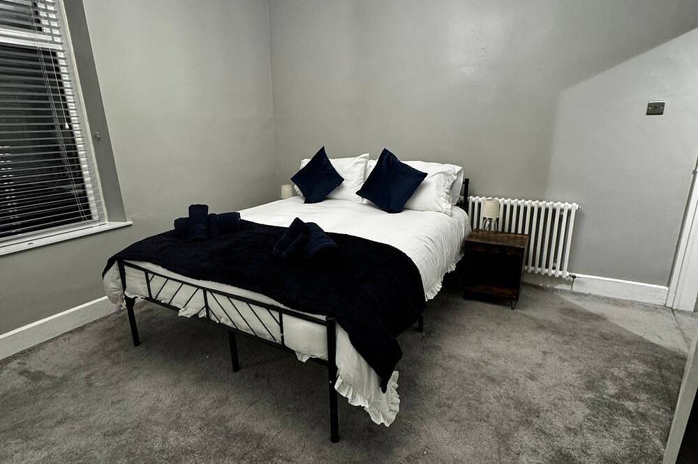 Central Near Hospital 2 Bedroom - Sleeps 4 - Self Check In - Fully Furnished in Carlisle, Cumbria