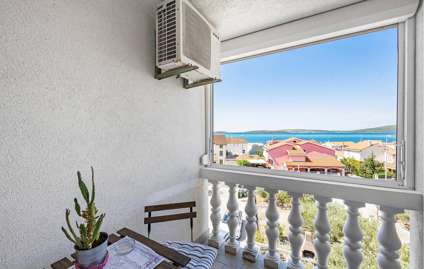 Cały apartament wypoczynkowy, Apartament wakacyjny dla 5 osób z ogród in Brodarica, Żupania szybenicko-knińska