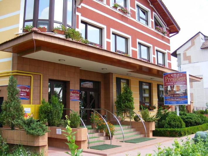 Gîte pour 3 personnes, avec piscine ainsi que vue et jardin dans Deva (Roumanie)