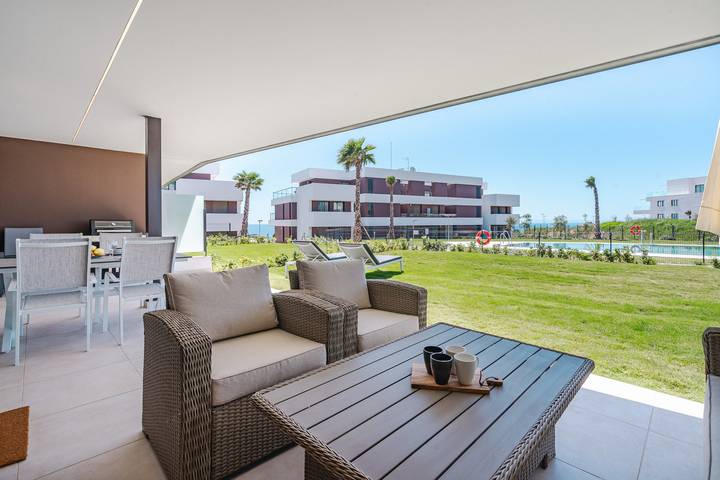 Apartamento para 4 personas, con terraza y jardín en Casares Costa