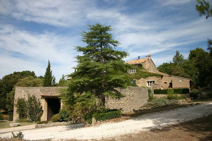 Gîte pour 2 personnes, avec Terrasse ainsi que Jardin et Piscine