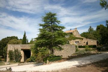 Gîte pour 2 personnes, avec terrasse ainsi que jardin et piscine, animaux acceptés à Saumane-de-Vaucluse