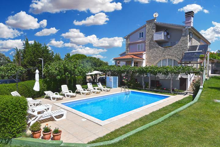 Ferienwohnung für 4 Personen, mit Terrasse und Pool in Medulin - 3