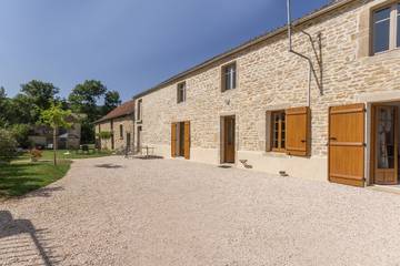 Gîte pour 6 personnes, avec jardin et terrasse, animaux acceptés dans Uncey-le-Franc