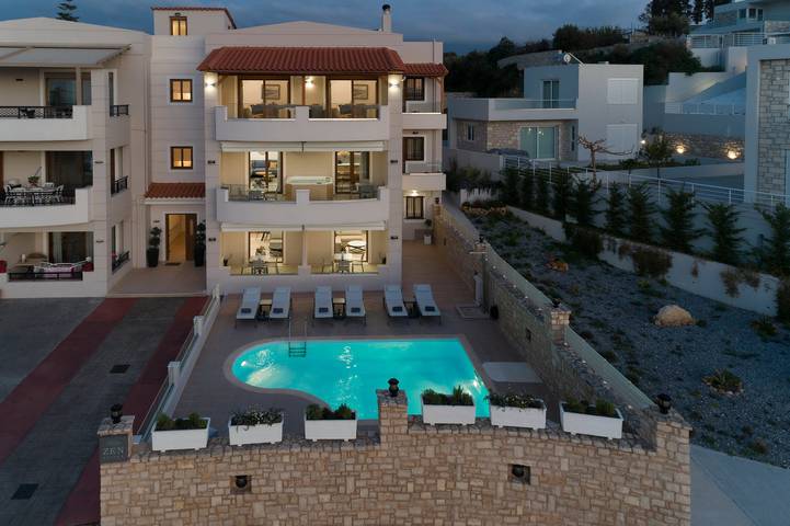 Apartment for 8 people, with pool and garden as well as hot tub in Rethymnon