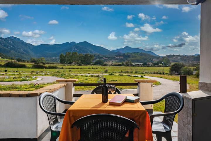 Casa vacanze 'Casa I Ginepri' con vista montagne, giardino e Wi-Fi in Cardedu, Provincia di Ogliastra